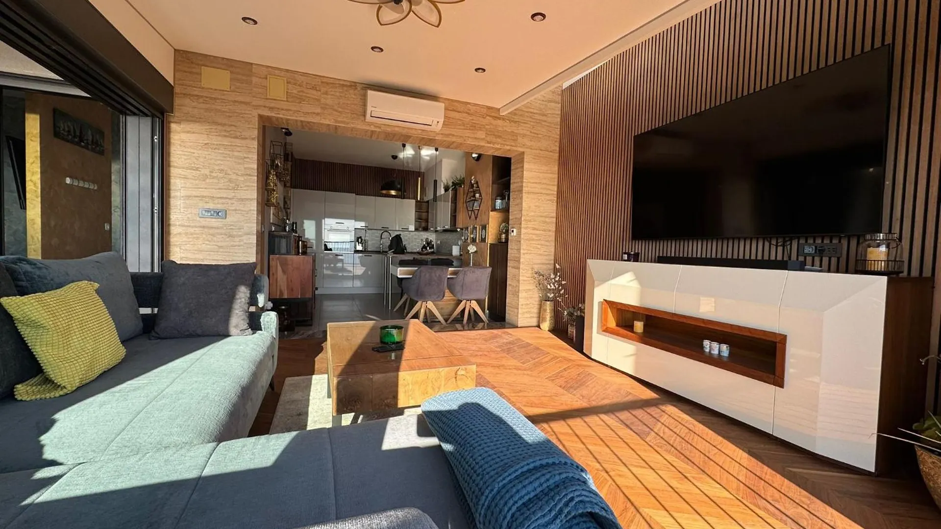 Magic View Penthouse Apartment Split