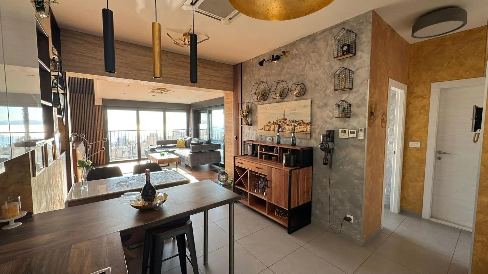 Magic View Penthouse Apartment Split